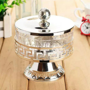 Caixa Elegante de Armazenamento em Metal Lar com Carinho, perfeita para decoração e organização de alimentos com design sofisticado.
