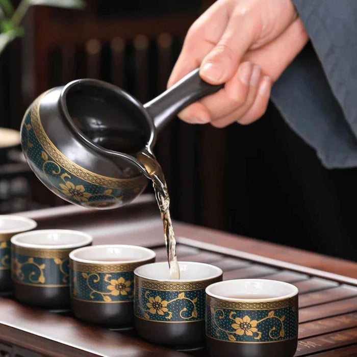 Conjunto de Chá em Porcelana Chinesa Lar com Carinho, chaleira, xícaras de chá, design chinês, tradição e sofisticação.